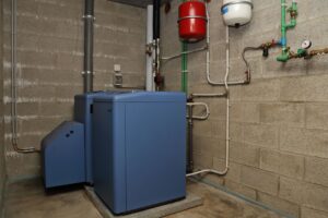 Photo d'une chaudière à fioul dans un garage